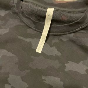 LuLulemon Black Camo Sweatshirt L👀K bleach stain